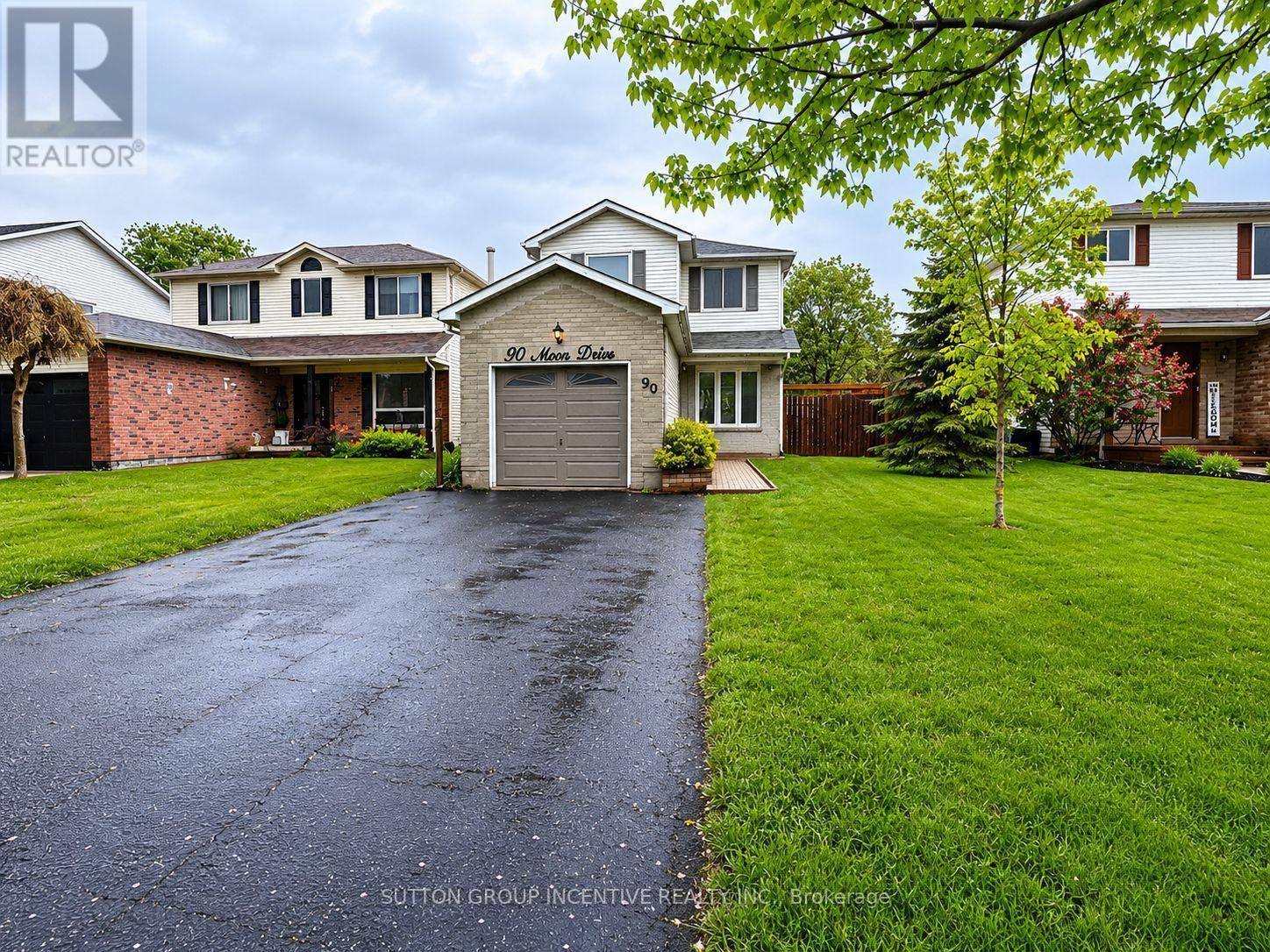 90 Moon Drive, Barrie, ON - Outdoor With Facade