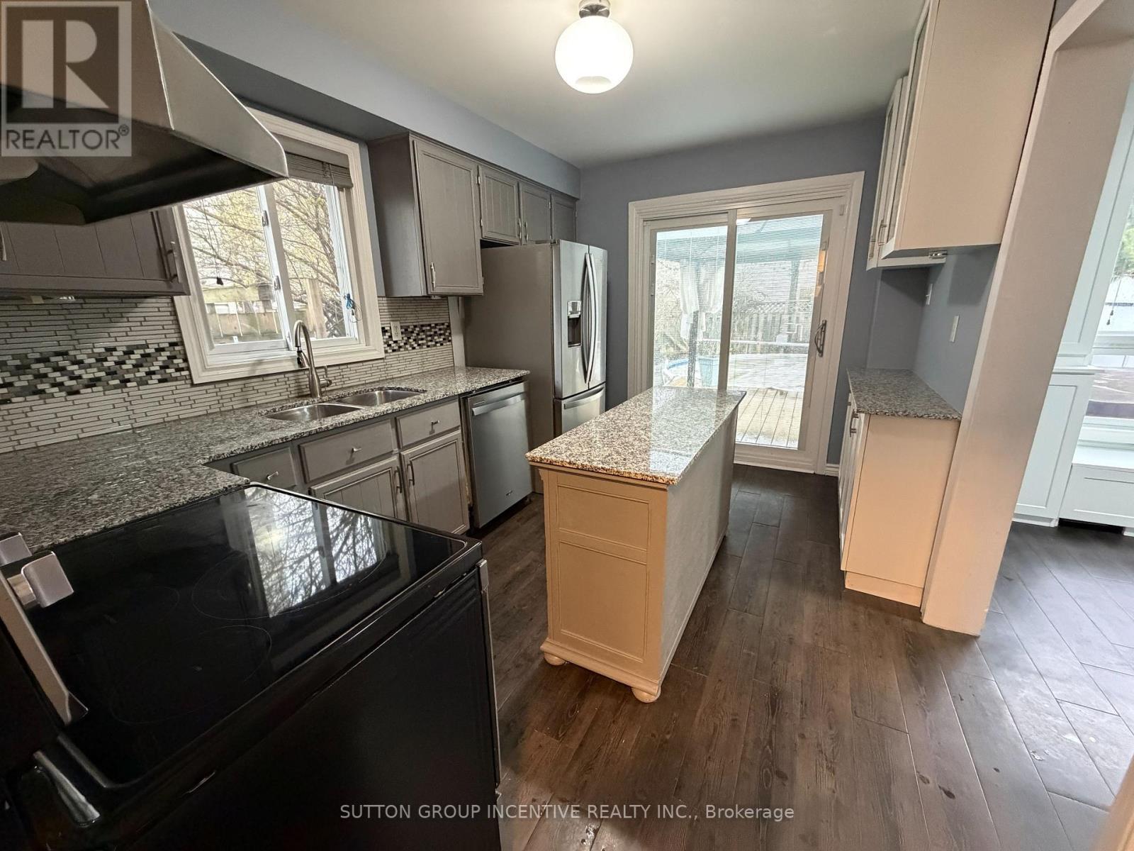 90 Moon Drive, Barrie, ON - Indoor Photo Showing Kitchen With Double Sink