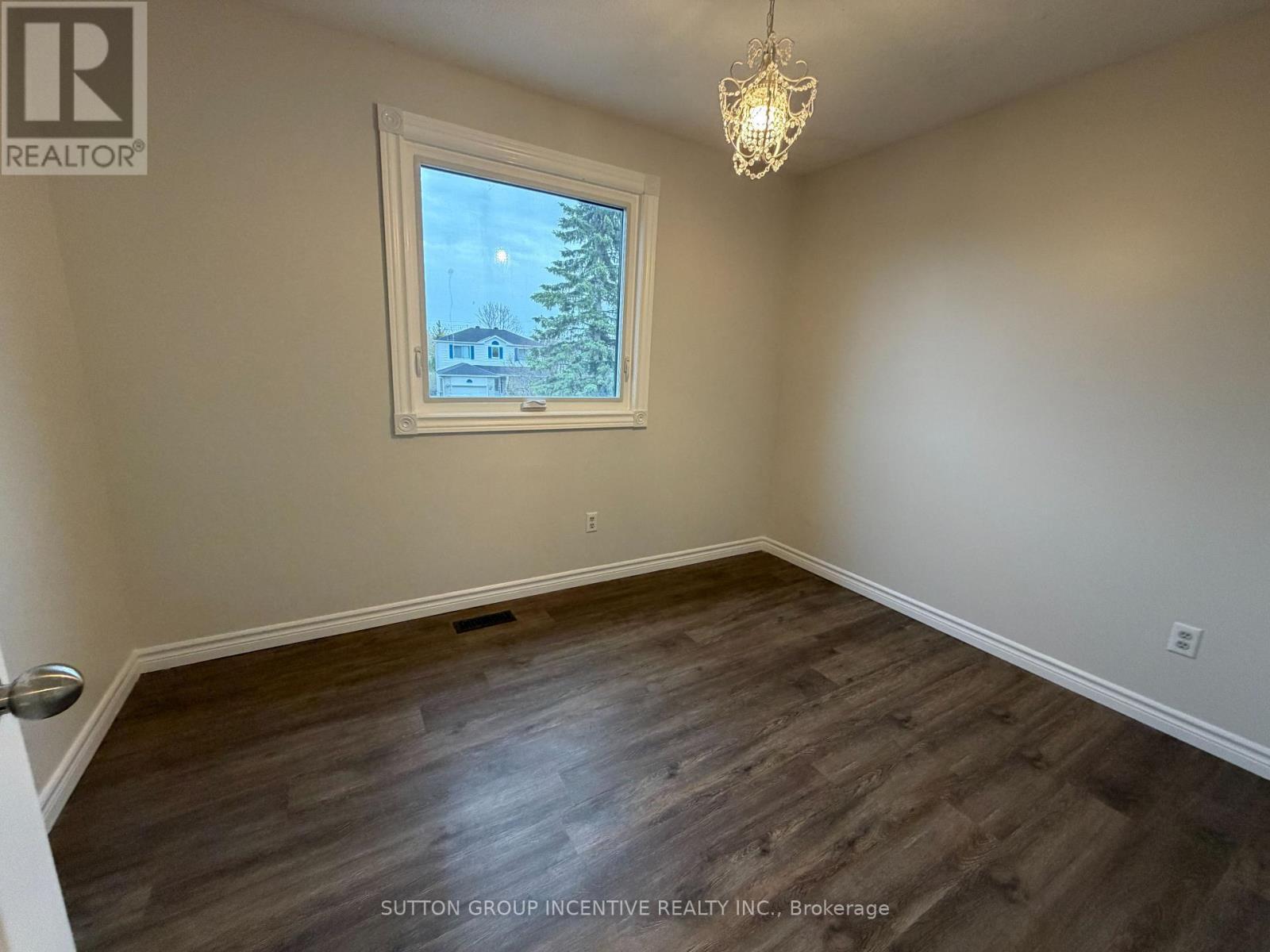 90 Moon Drive, Barrie, ON - Indoor Photo Showing Other Room