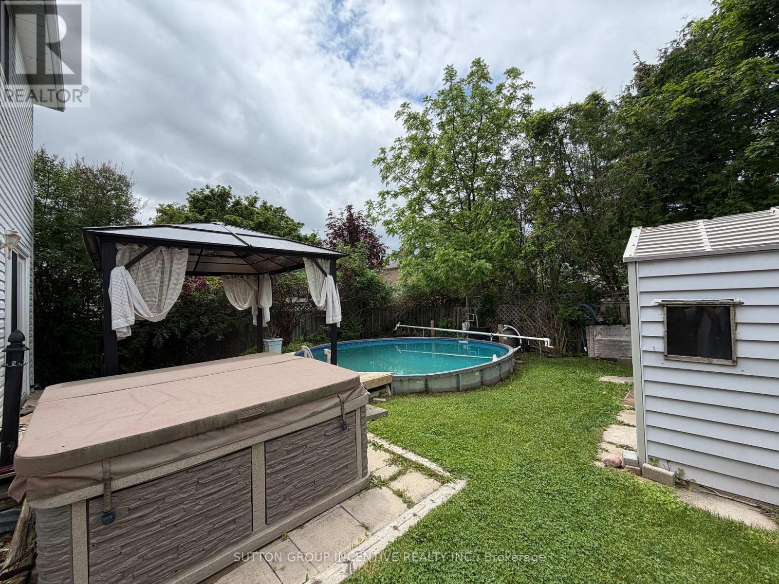 90 Moon Drive, Barrie, ON - Outdoor