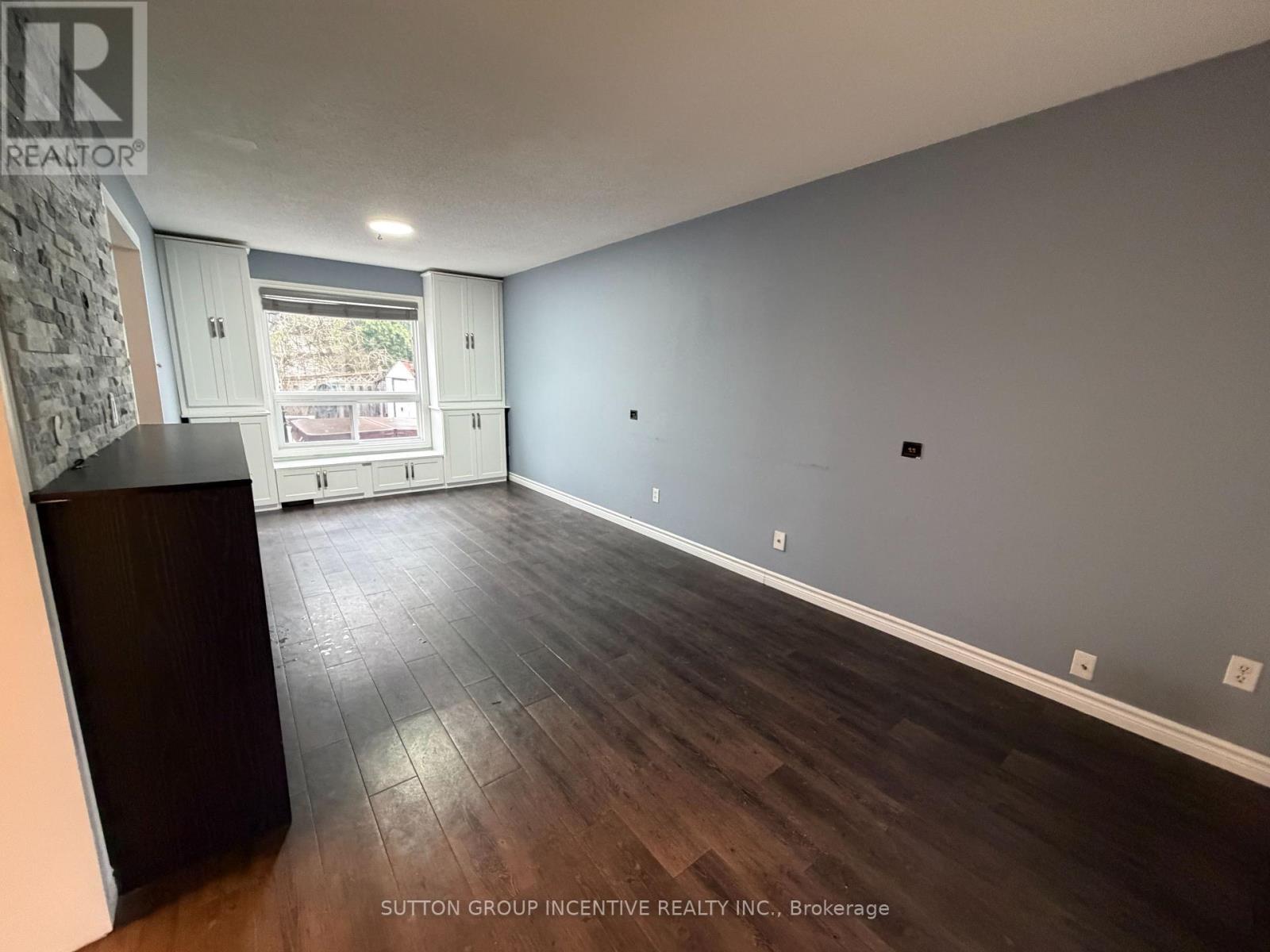 90 Moon Drive, Barrie, ON - Indoor Photo Showing Other Room