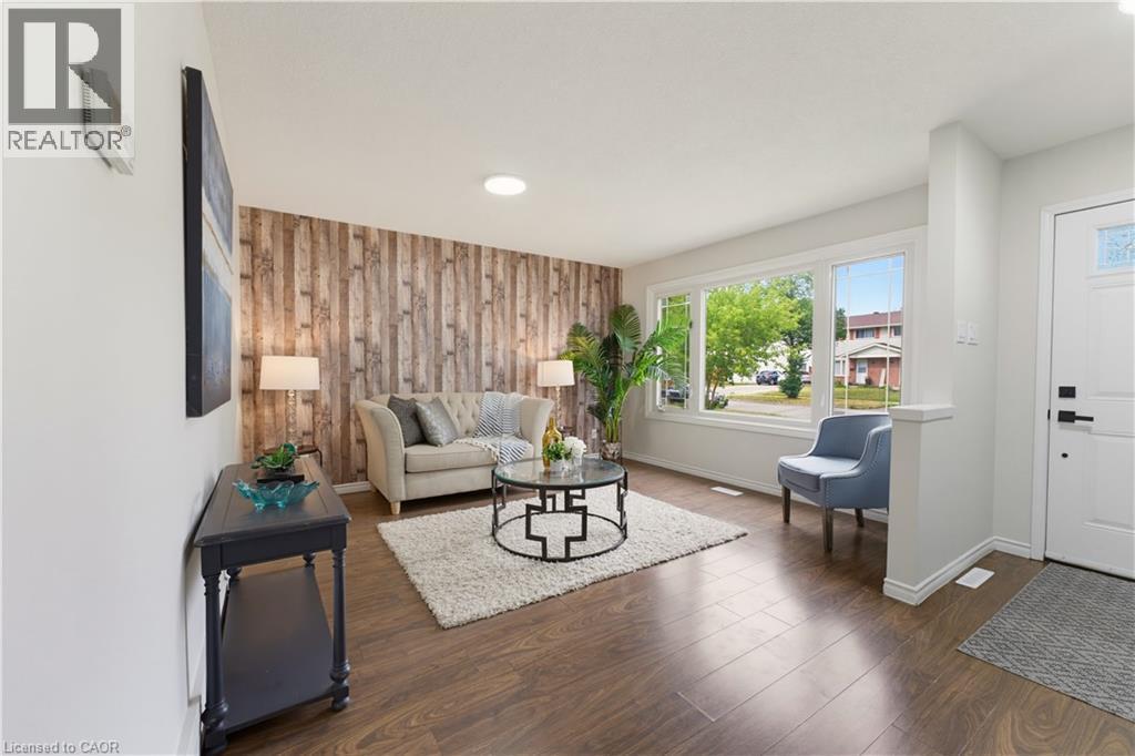 61 Balfour Crescent, Kitchener, ON - Indoor Photo Showing Living Room