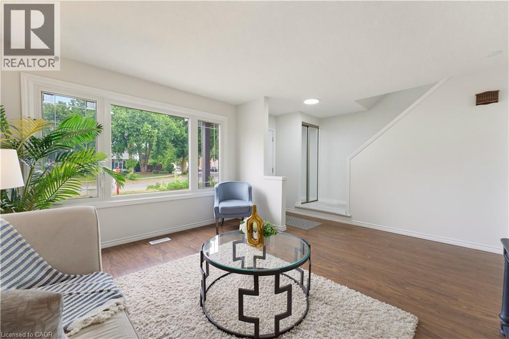 61 Balfour Crescent, Kitchener, ON - Indoor Photo Showing Living Room