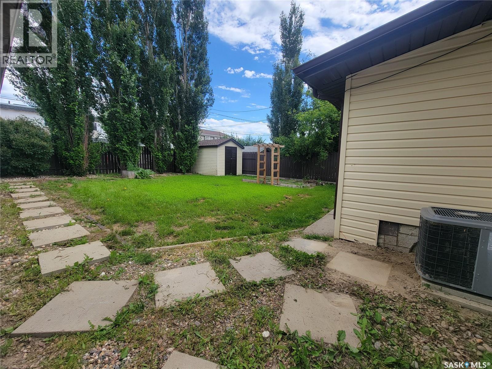 5107 Leader Street, Macklin, SK - Outdoor