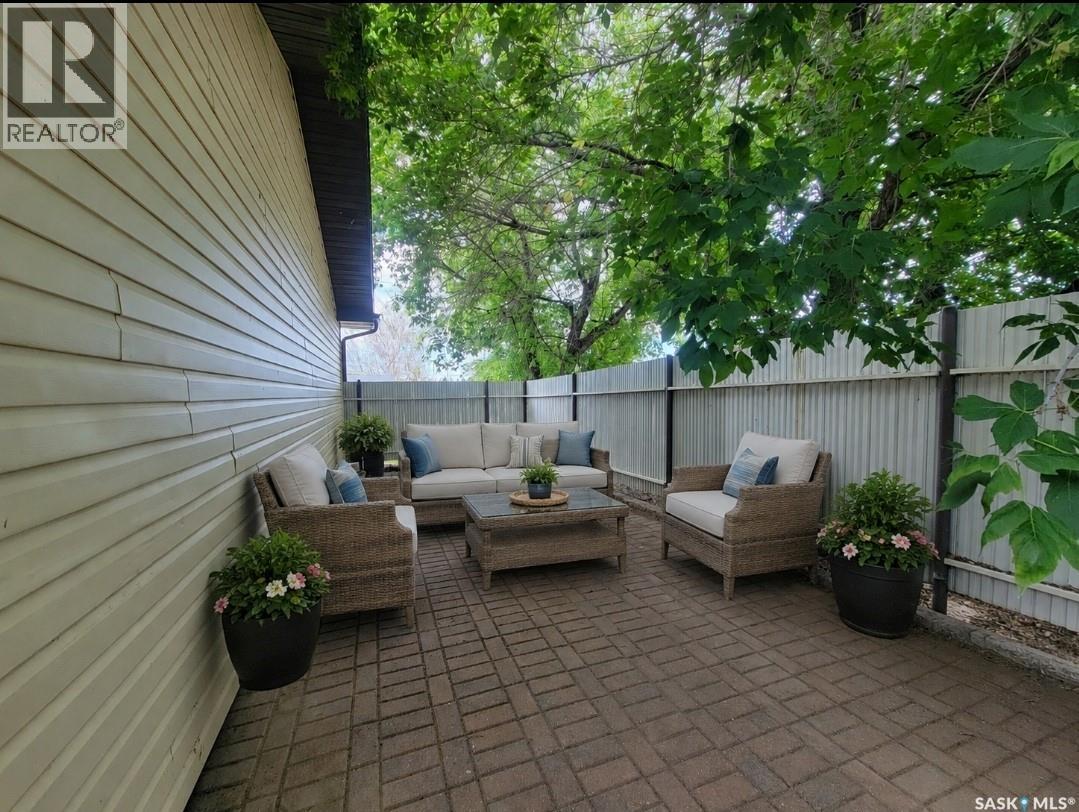 5107 Leader Street, Macklin, SK - Outdoor