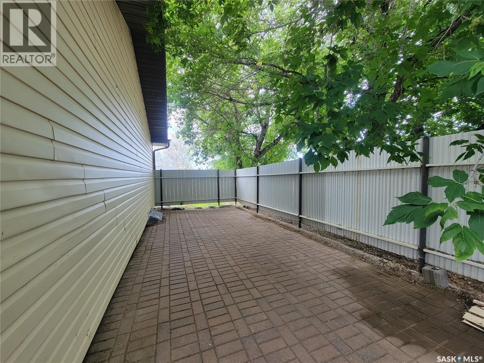 5107 Leader Street, Macklin, SK - Outdoor
