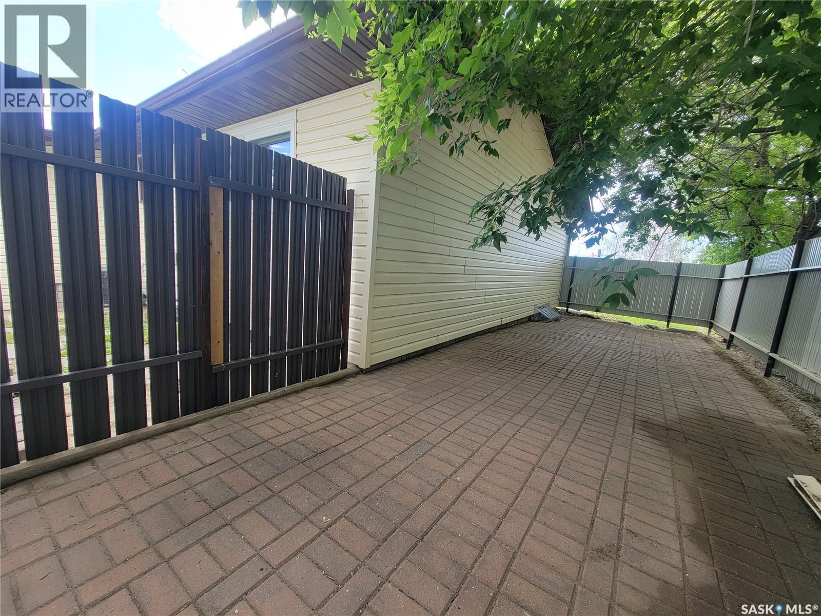 5107 Leader Street, Macklin, SK - Outdoor With Exterior