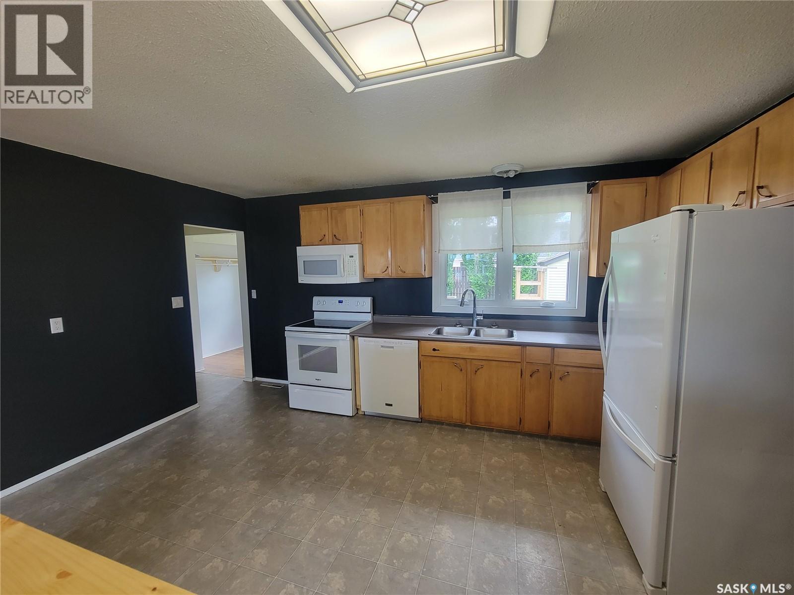 5107 Leader Street, Macklin, SK - Indoor Photo Showing Kitchen With Double Sink