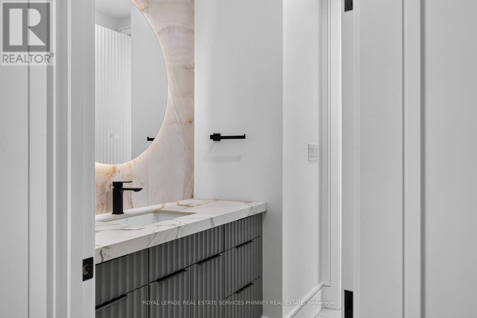 1143 Kane Road, Mississauga, ON - Indoor Photo Showing Bathroom