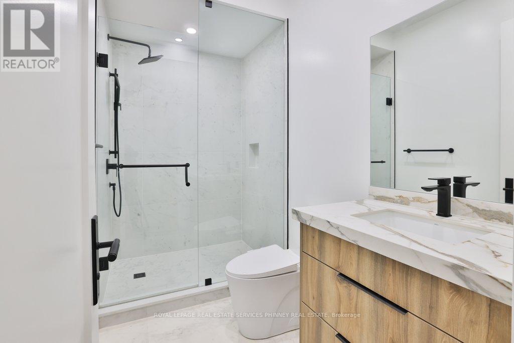 1143 Kane Road, Mississauga, ON - Indoor Photo Showing Bathroom