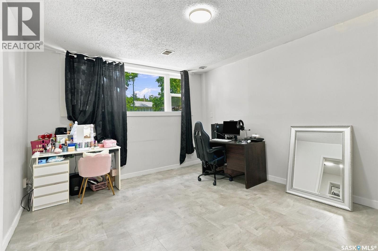 1709 2Nd Avenue N, Saskatoon, SK - Indoor Photo Showing Other Room
