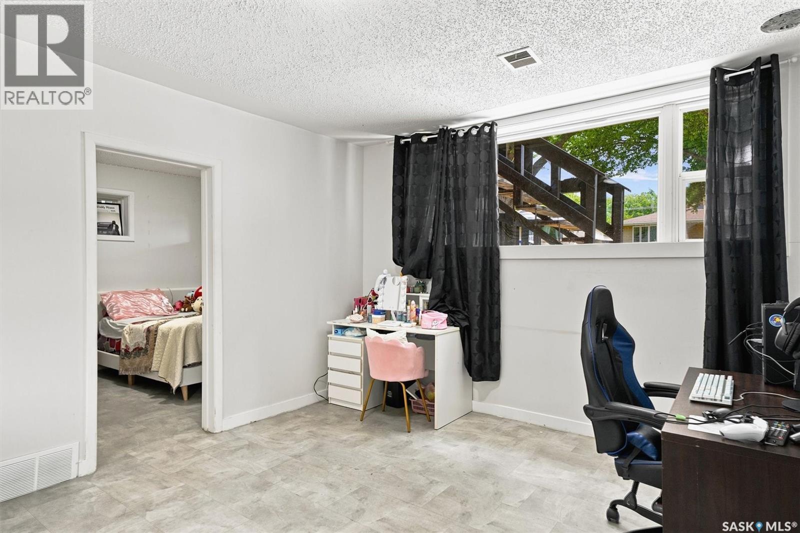 1709 2Nd Avenue N, Saskatoon, SK - Indoor