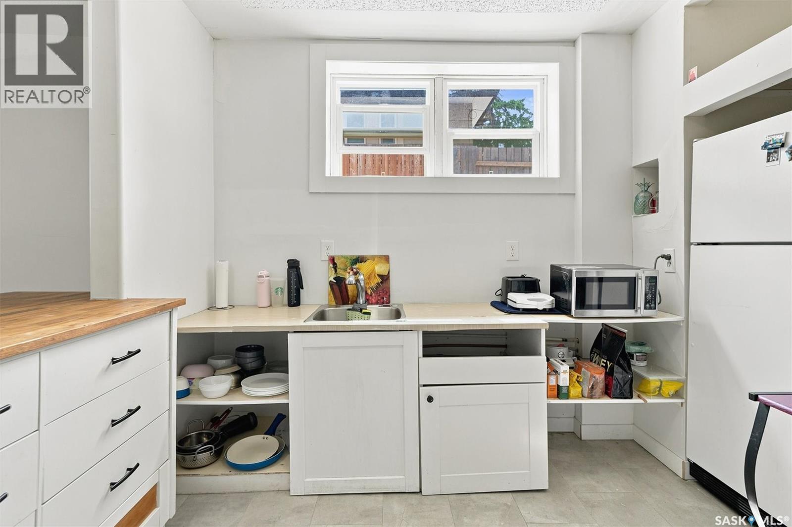 1709 2Nd Avenue N, Saskatoon, SK - Indoor Photo Showing Kitchen