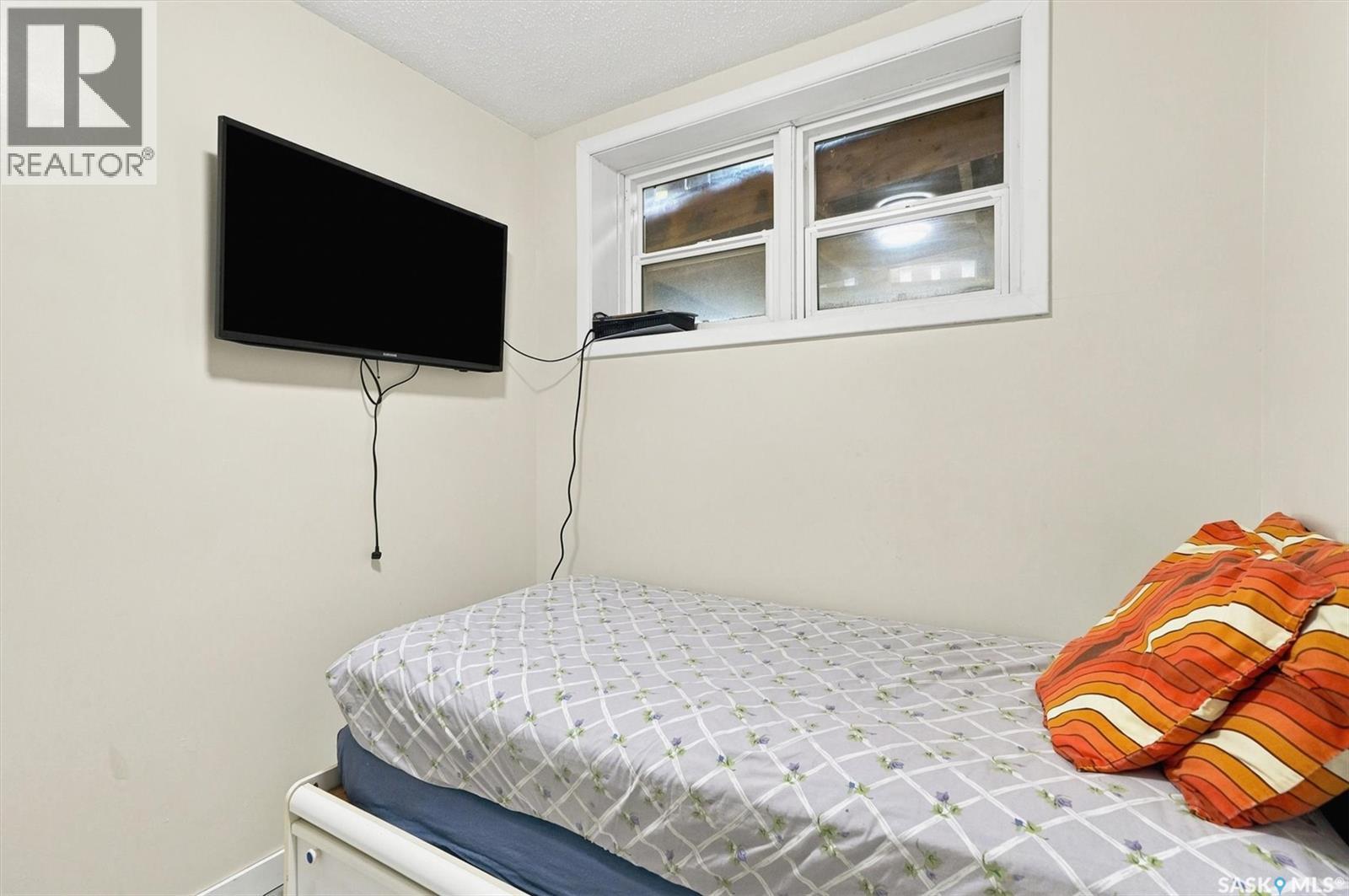 1709 2Nd Avenue N, Saskatoon, SK - Indoor Photo Showing Bedroom