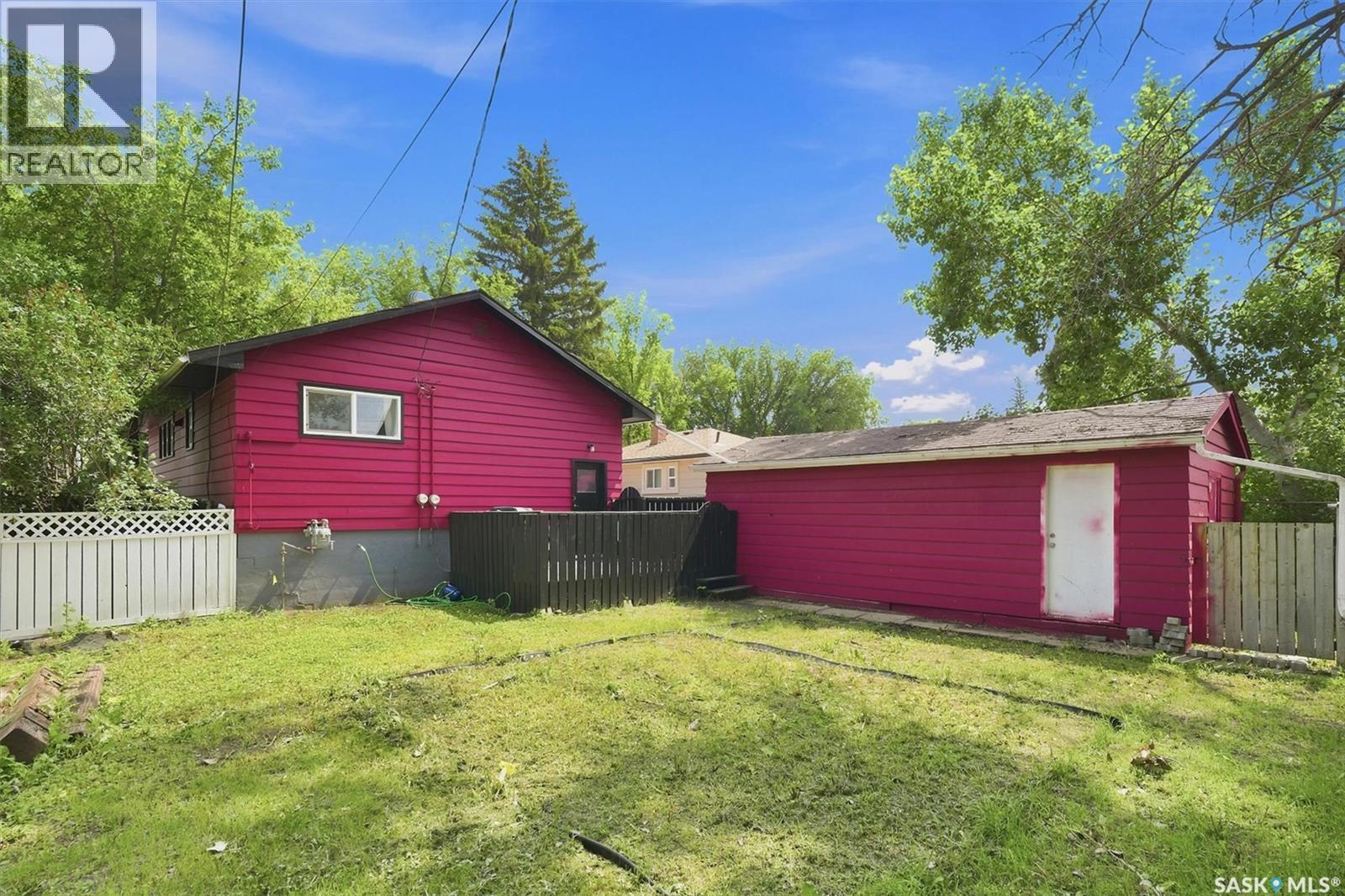 1709 2Nd Avenue N, Saskatoon, SK - Outdoor