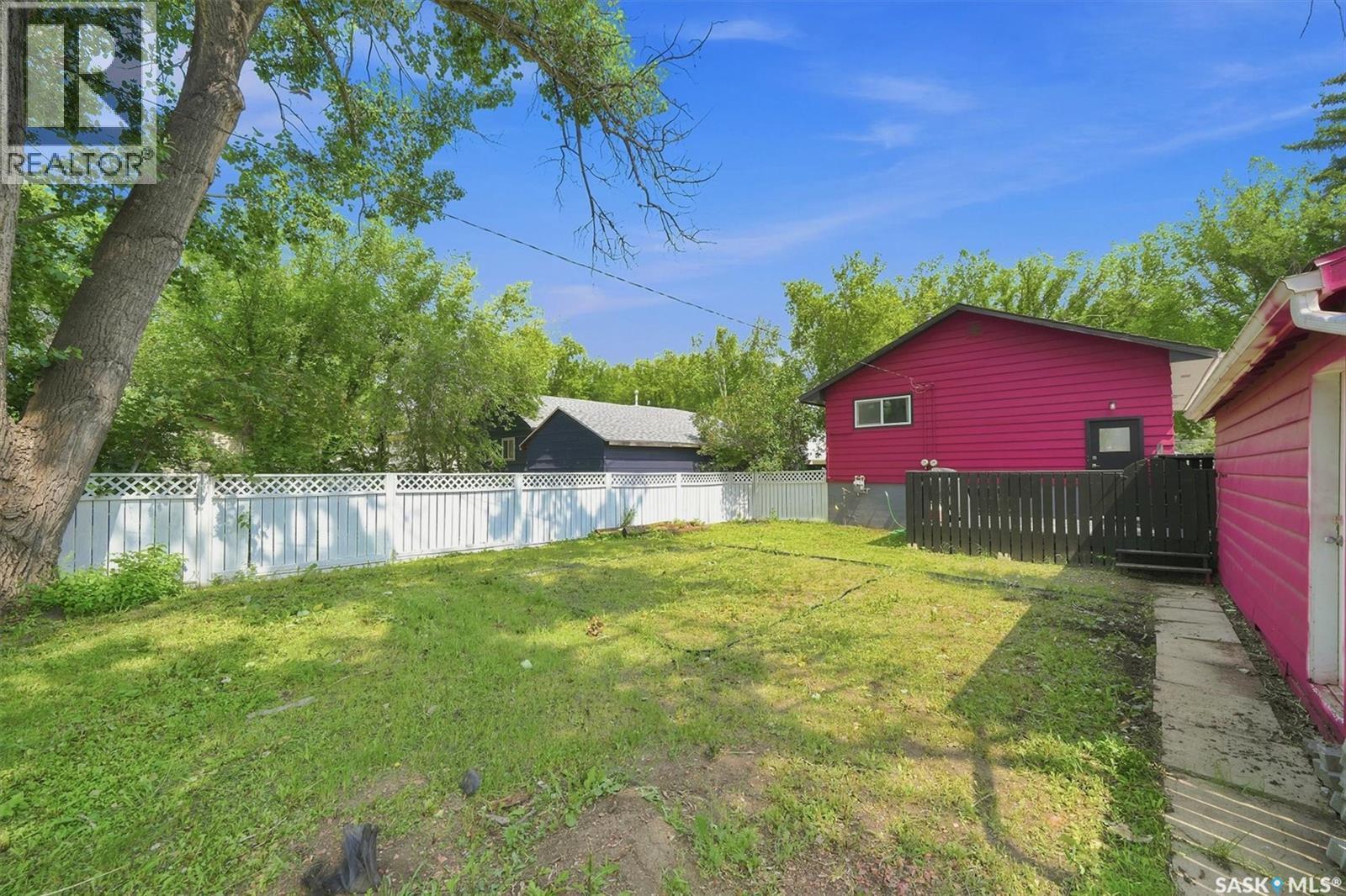 1709 2Nd Avenue N, Saskatoon, SK - Outdoor