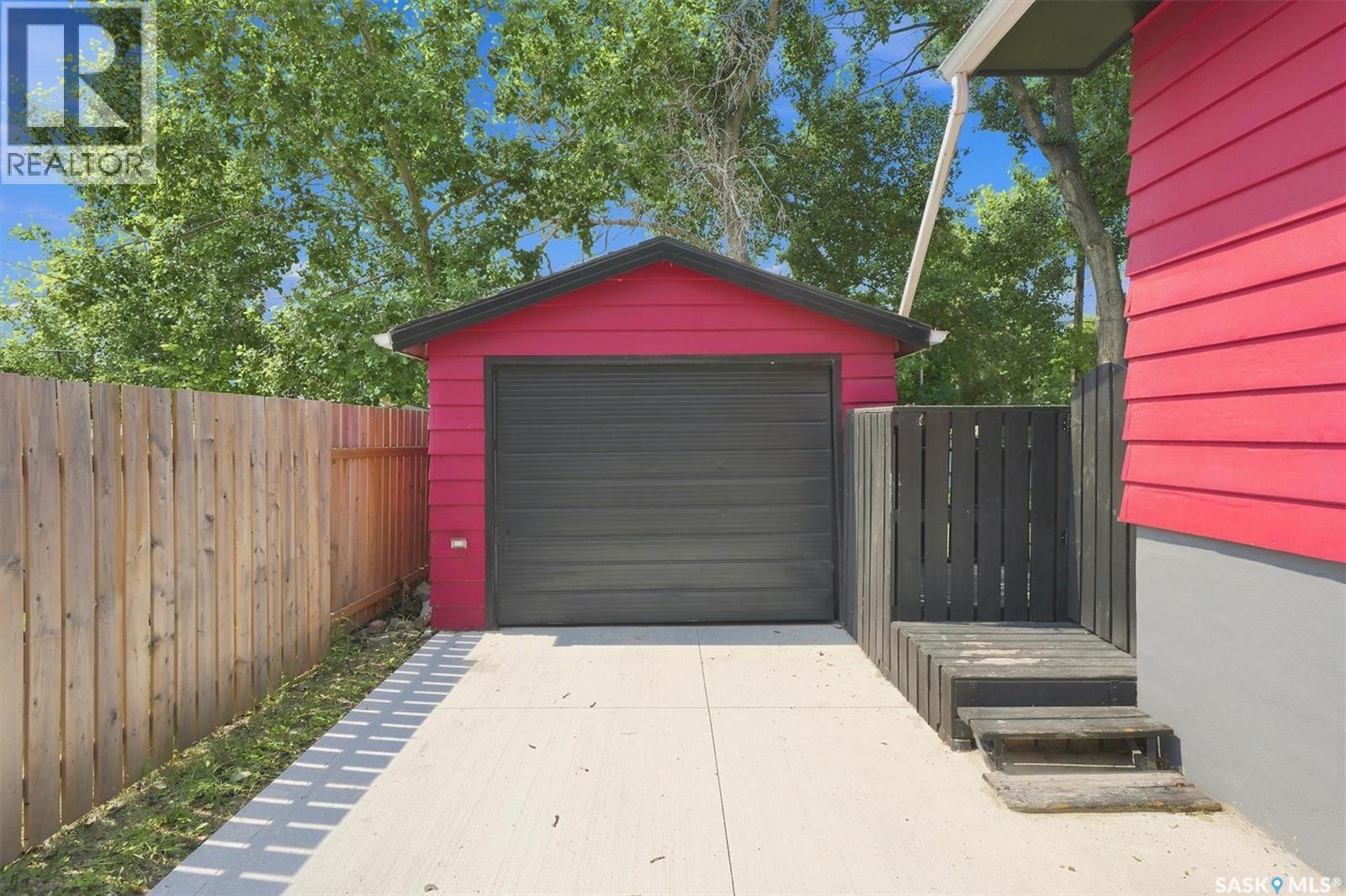1709 2Nd Avenue N, Saskatoon, SK - Outdoor With Exterior