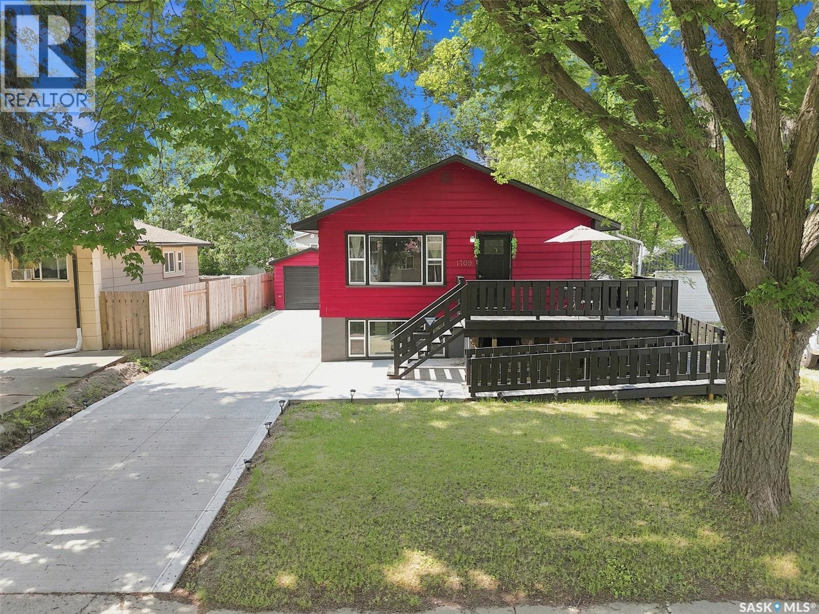 1709 2Nd Avenue N, Saskatoon, SK - Outdoor