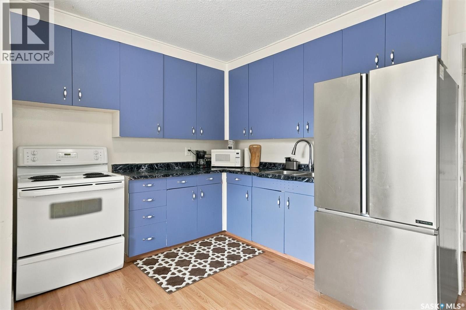 1709 2Nd Avenue N, Saskatoon, SK - Indoor Photo Showing Kitchen
