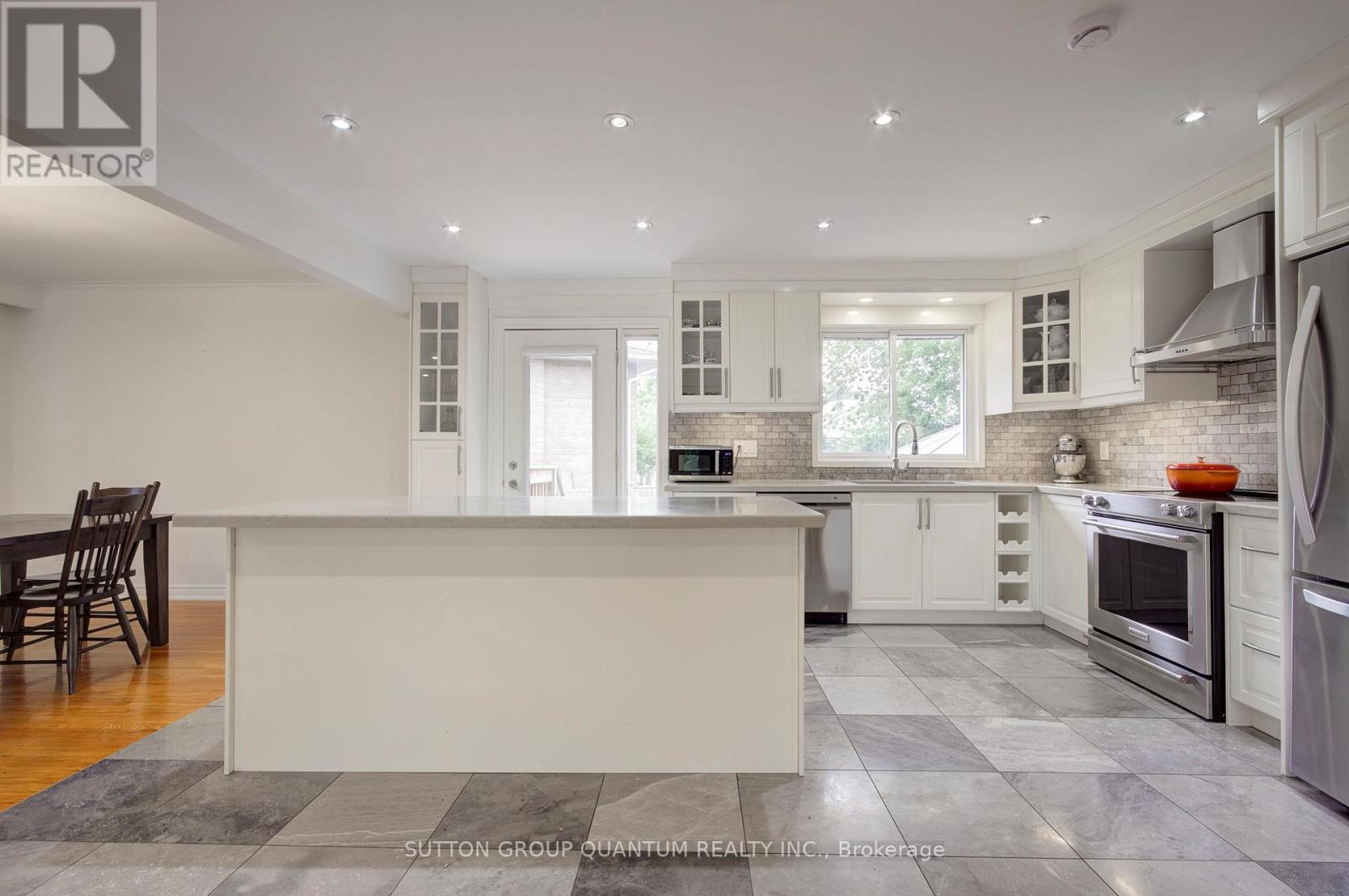 3456 Riverspray Crescent, Mississauga, ON - Indoor Photo Showing Kitchen
