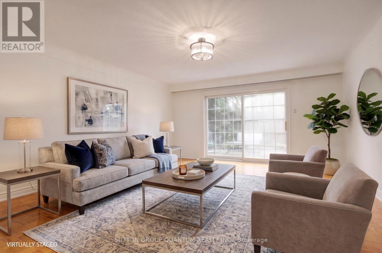 3456 Riverspray Crescent, Mississauga, ON - Indoor Photo Showing Living Room