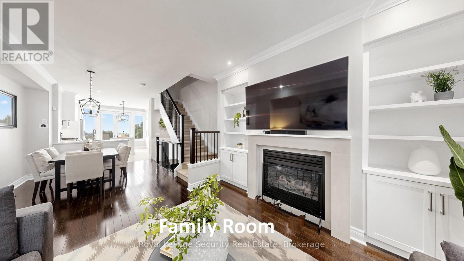 1830 Burnhamthorpe Road E, Mississauga, ON - Indoor Photo Showing Living Room With Fireplace
