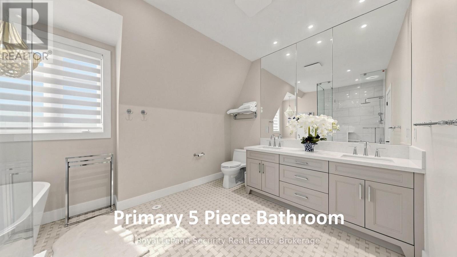 1830 Burnhamthorpe Road E, Mississauga, ON - Indoor Photo Showing Bathroom