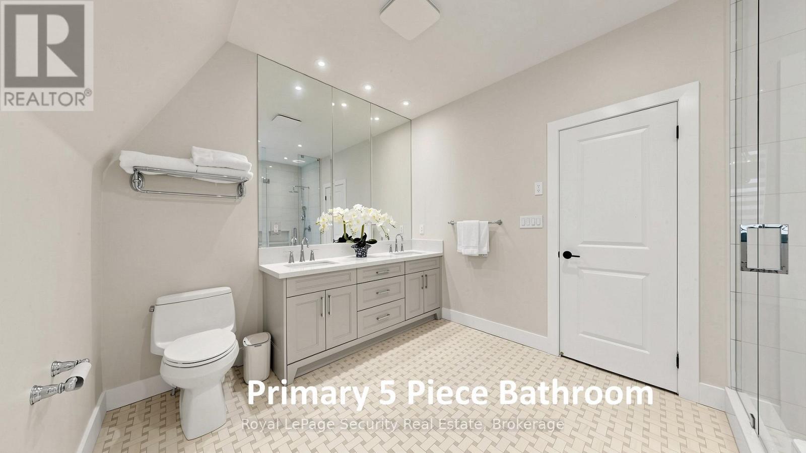 1830 Burnhamthorpe Road E, Mississauga, ON - Indoor Photo Showing Bathroom