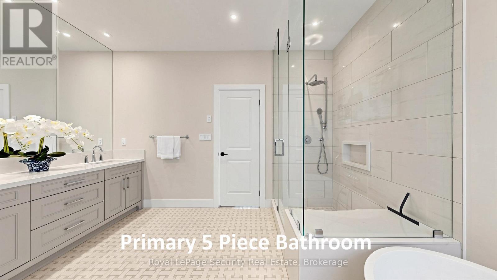 1830 Burnhamthorpe Road E, Mississauga, ON - Indoor Photo Showing Bathroom