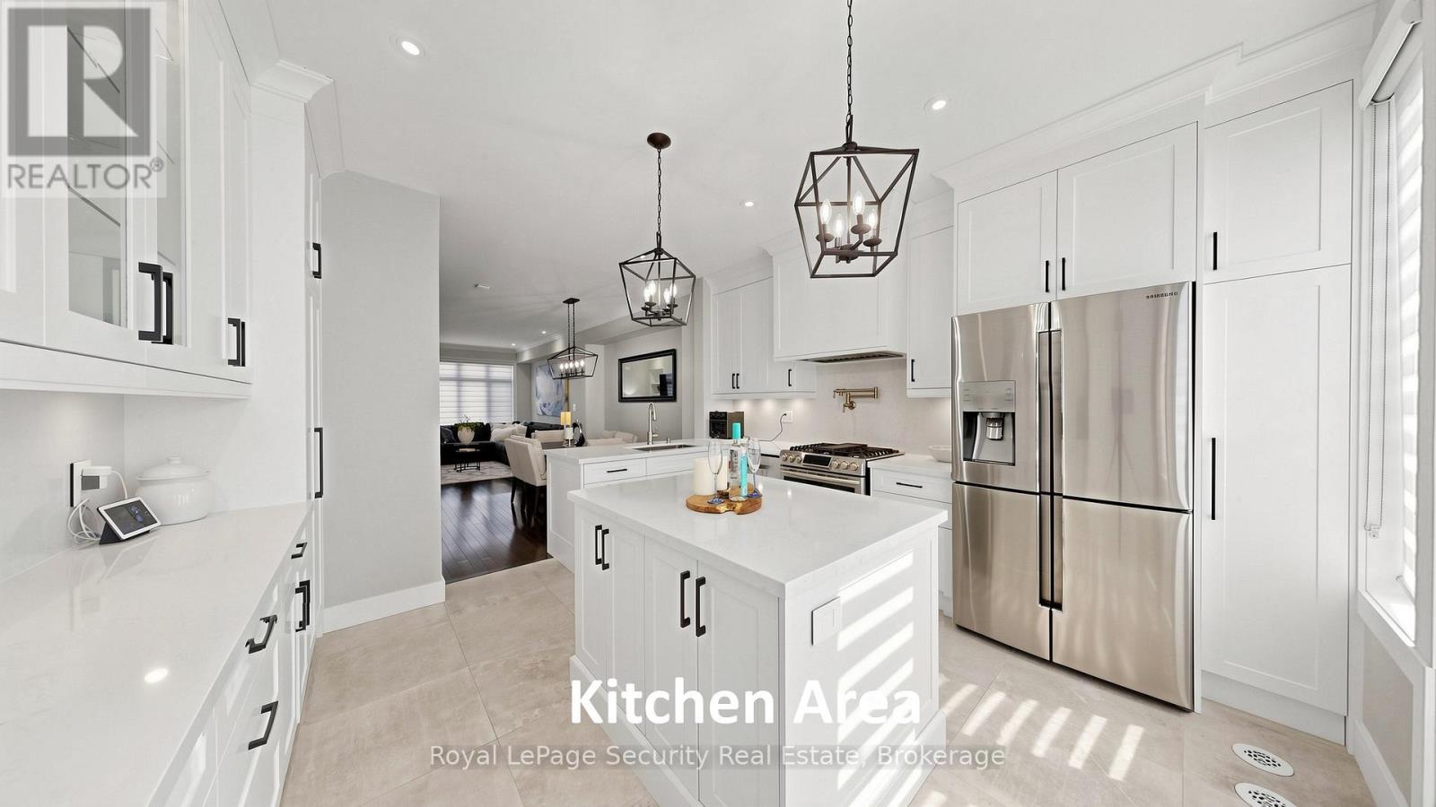 1830 Burnhamthorpe Road E, Mississauga, ON - Indoor Photo Showing Kitchen