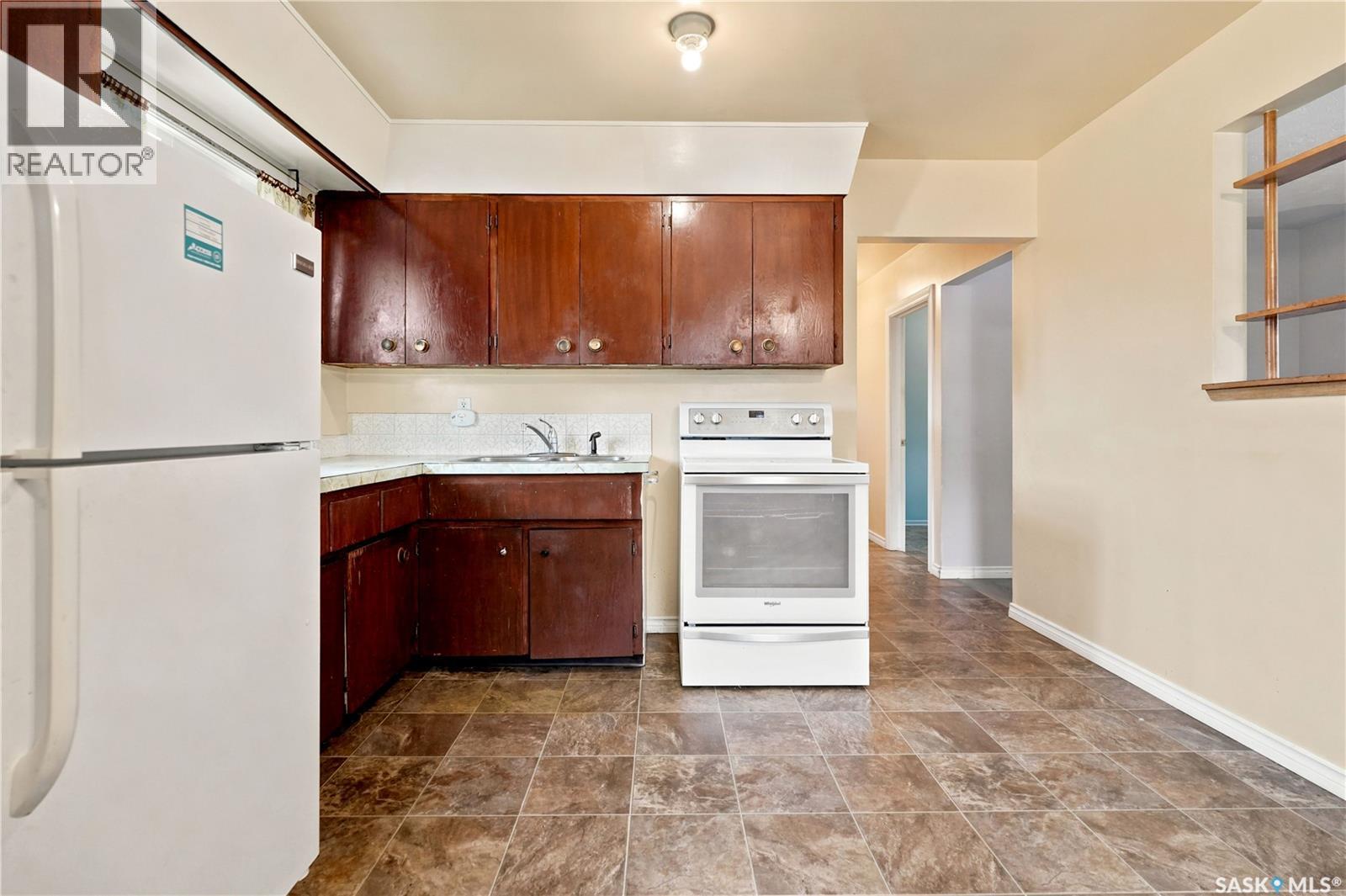 145 Ellison Crescent, Regina, SK - Indoor Photo Showing Kitchen
