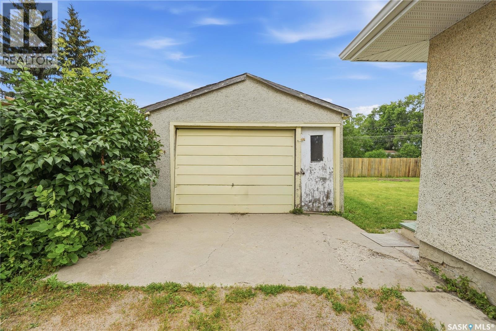 145 Ellison Crescent, Regina, SK - Outdoor With Exterior