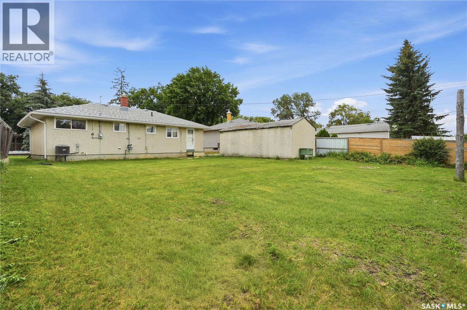 145 Ellison Crescent, Regina, SK - Outdoor