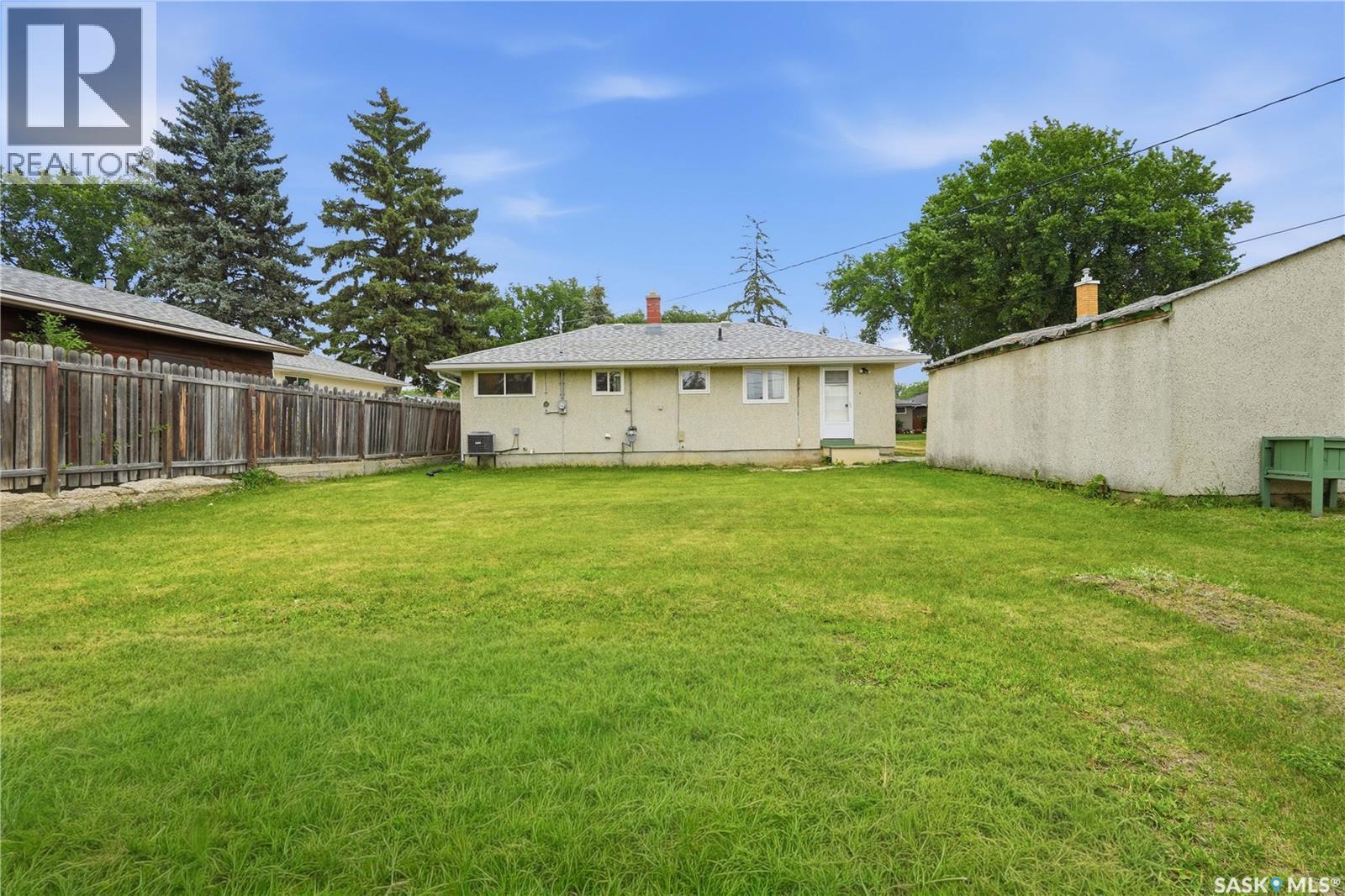 145 Ellison Crescent, Regina, SK - Outdoor