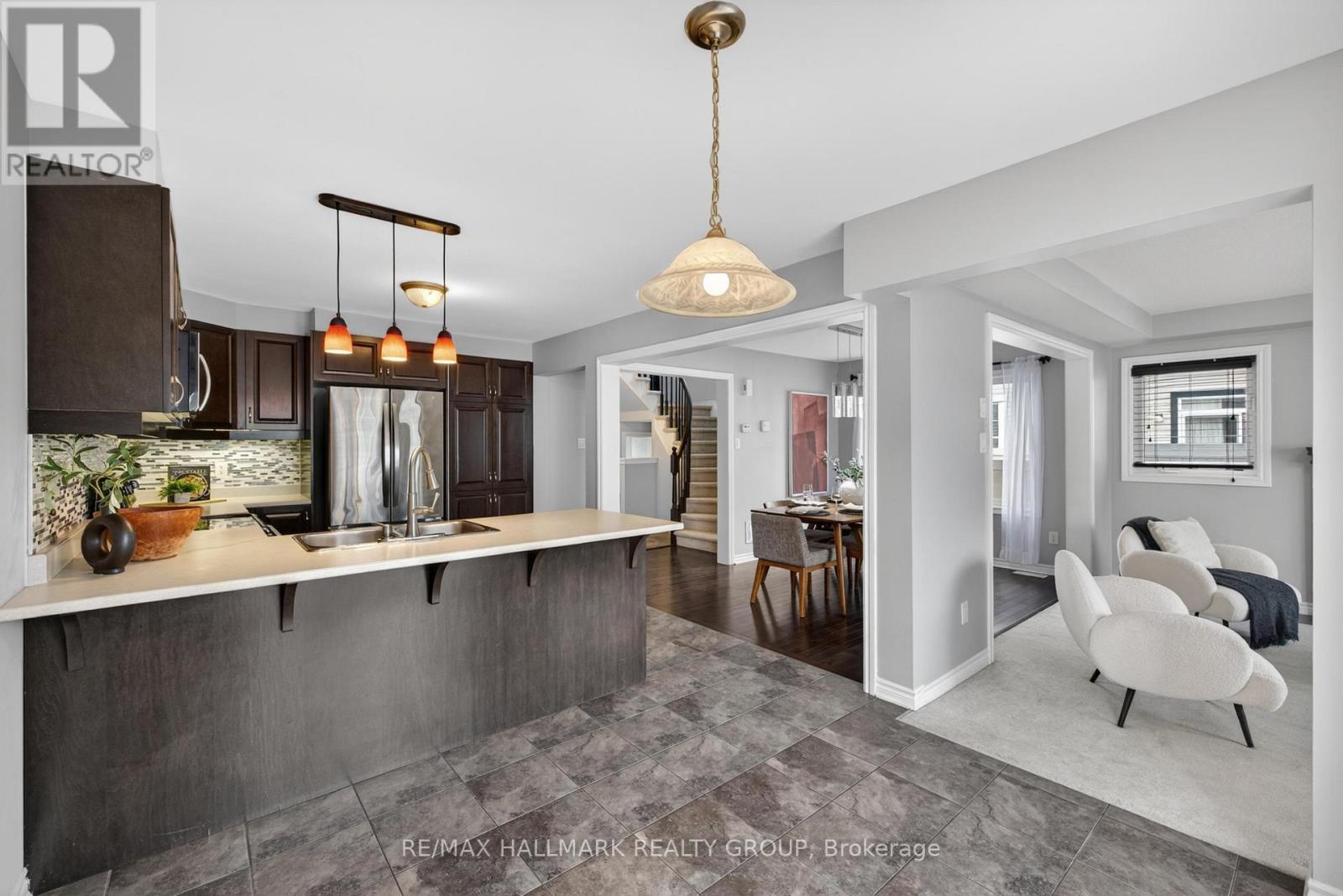 81 Switch Grass Crescent, Ottawa, ON - Indoor Photo Showing Kitchen With Upgraded Kitchen