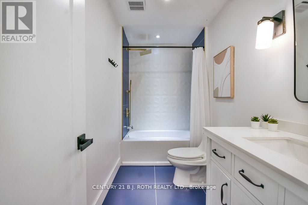 58 Methodist Island, Tay, ON - Indoor Photo Showing Bathroom