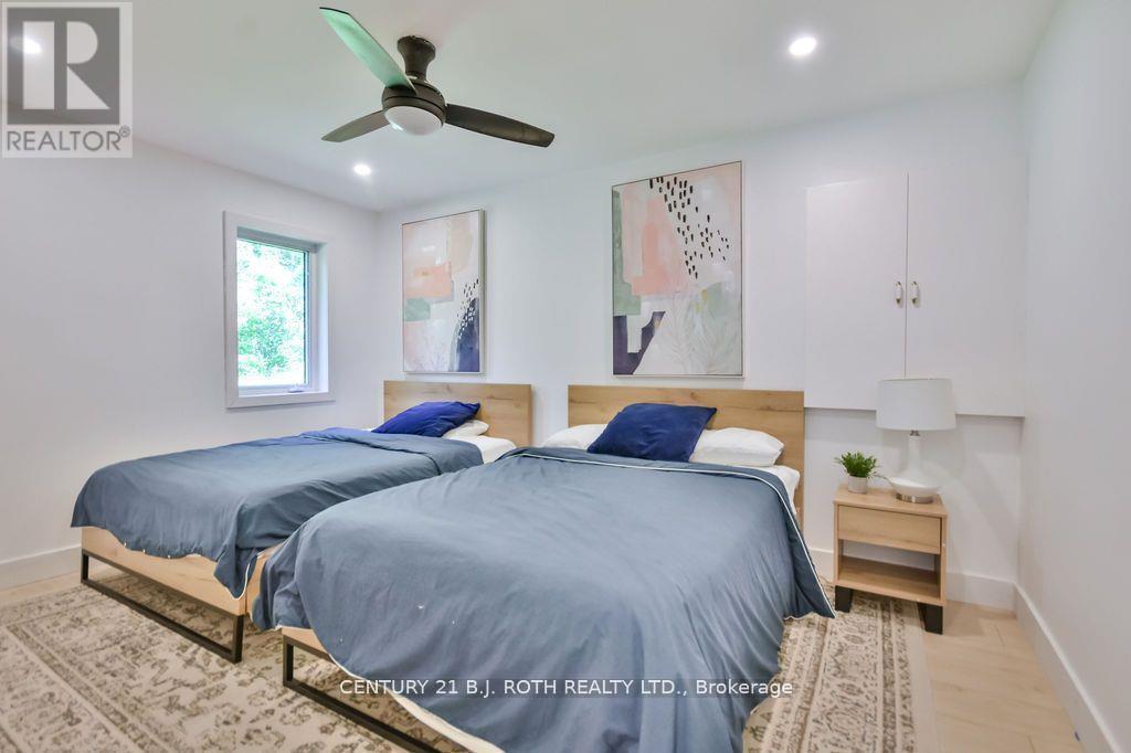 58 Methodist Island, Tay, ON - Indoor Photo Showing Bedroom