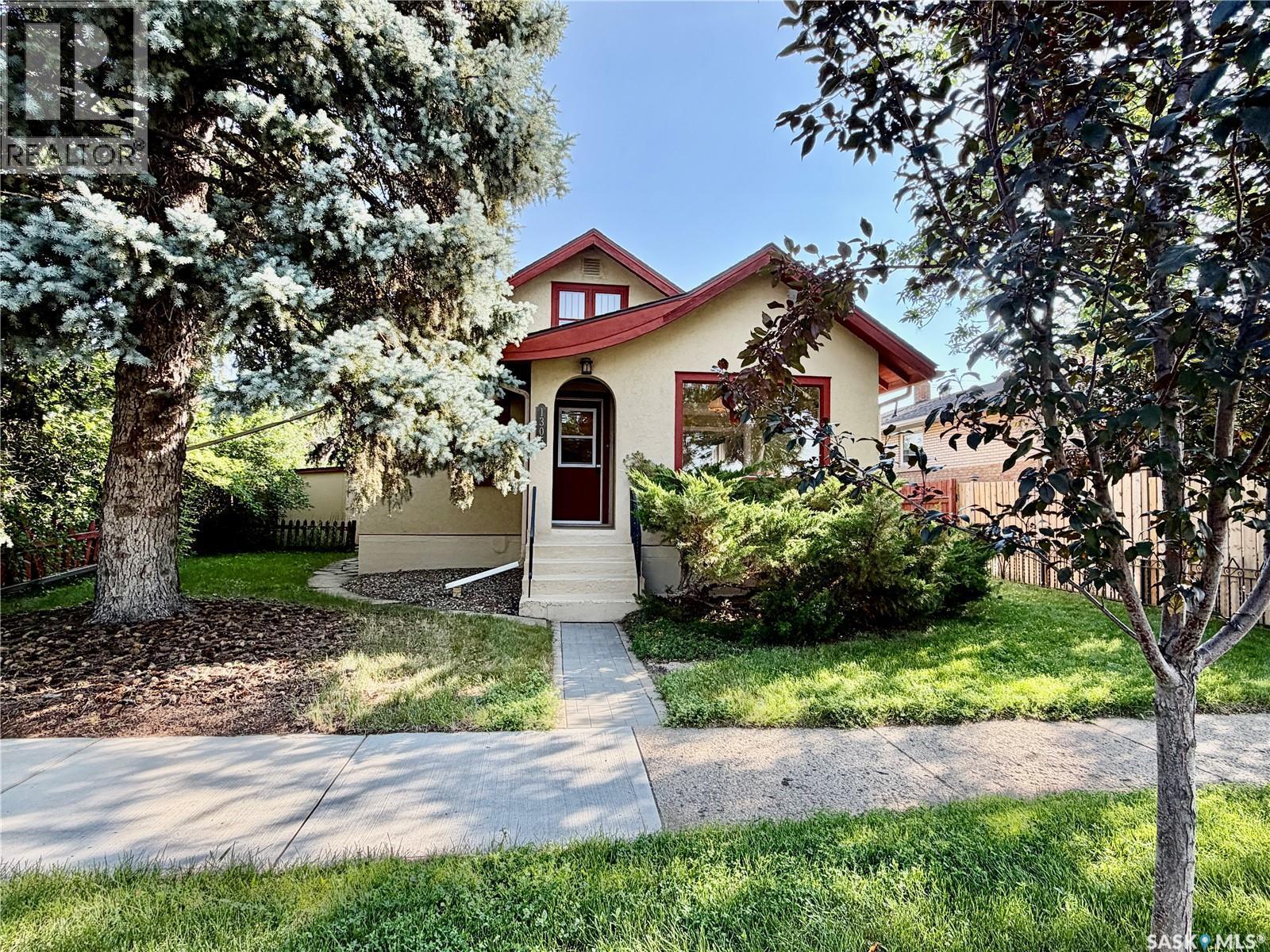 1305 2Nd Street, Estevan, SK - Outdoor