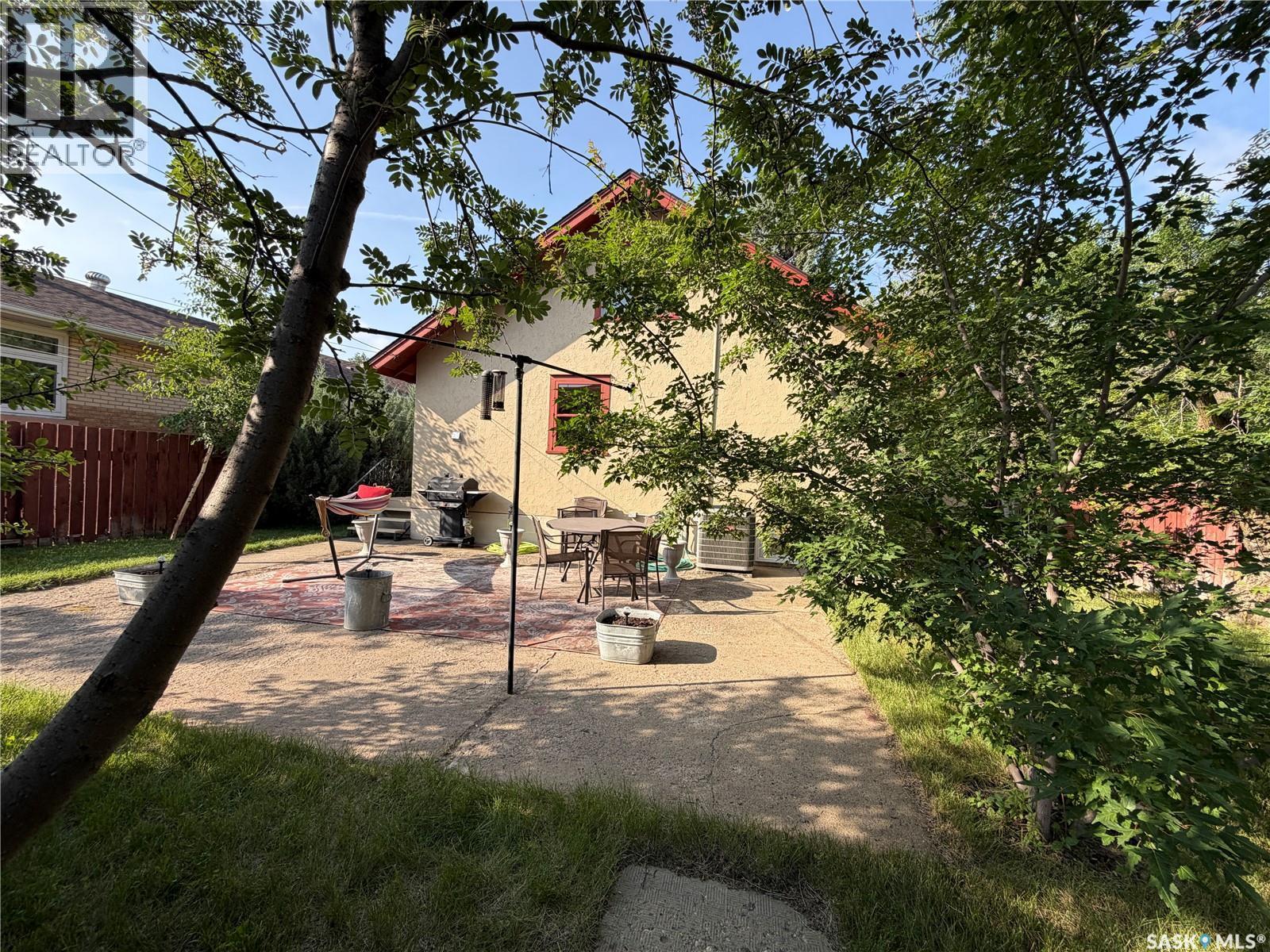 1305 2Nd Street, Estevan, SK - Outdoor