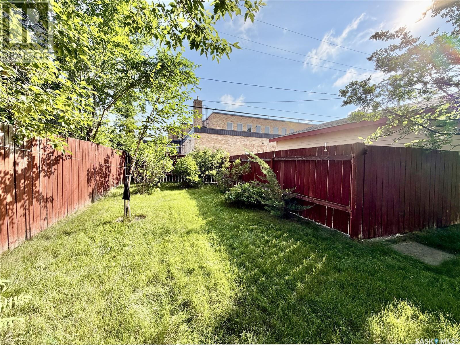1305 2Nd Street, Estevan, SK - Outdoor