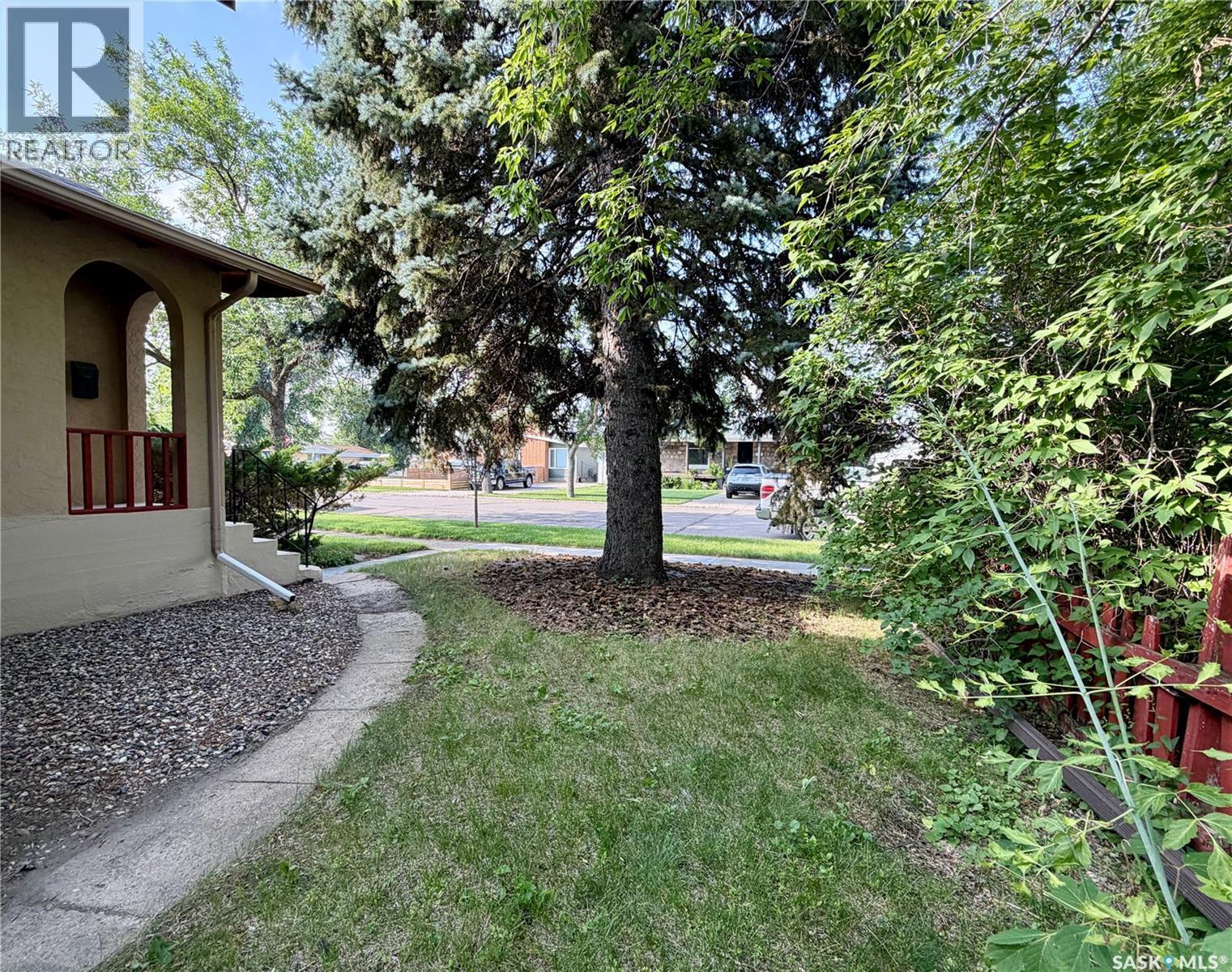 1305 2Nd Street, Estevan, SK - Outdoor