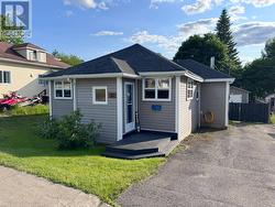 33 Beaumont Avenue Grand Falls-Windsor, NL A2A 1Z8