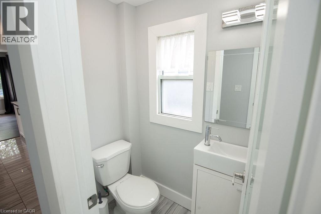 57 Division Street, Hamilton, ON - Indoor Photo Showing Bathroom