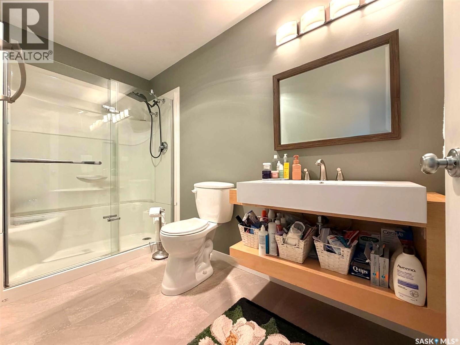 9 1St Avenue, Battleford, SK - Indoor Photo Showing Bathroom