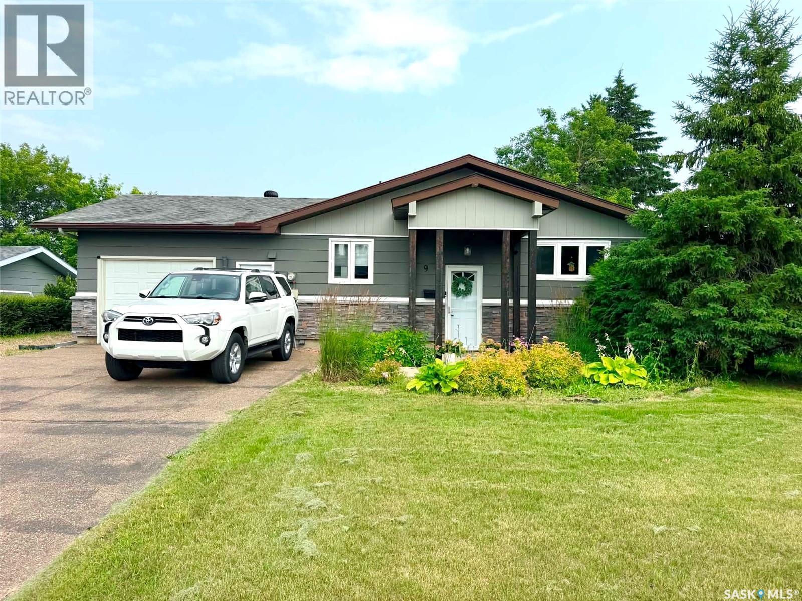9 1St Avenue, Battleford, SK - Outdoor