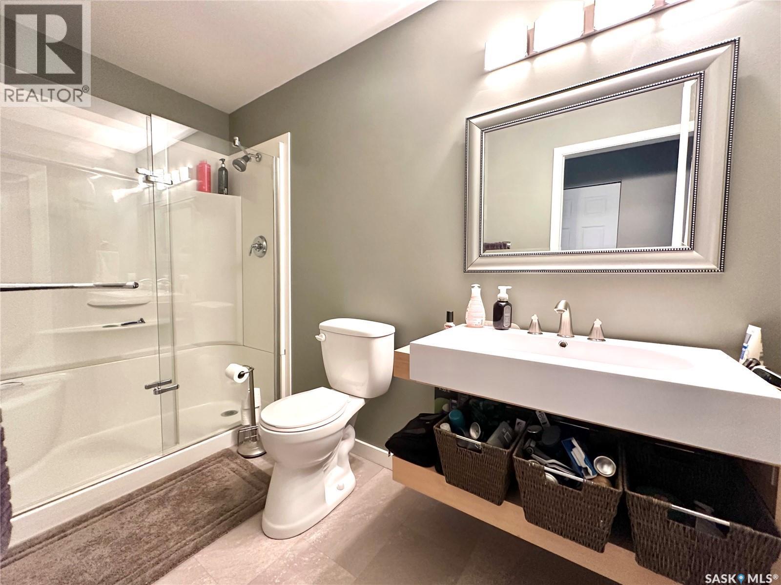 9 1St Avenue, Battleford, SK - Indoor Photo Showing Bathroom