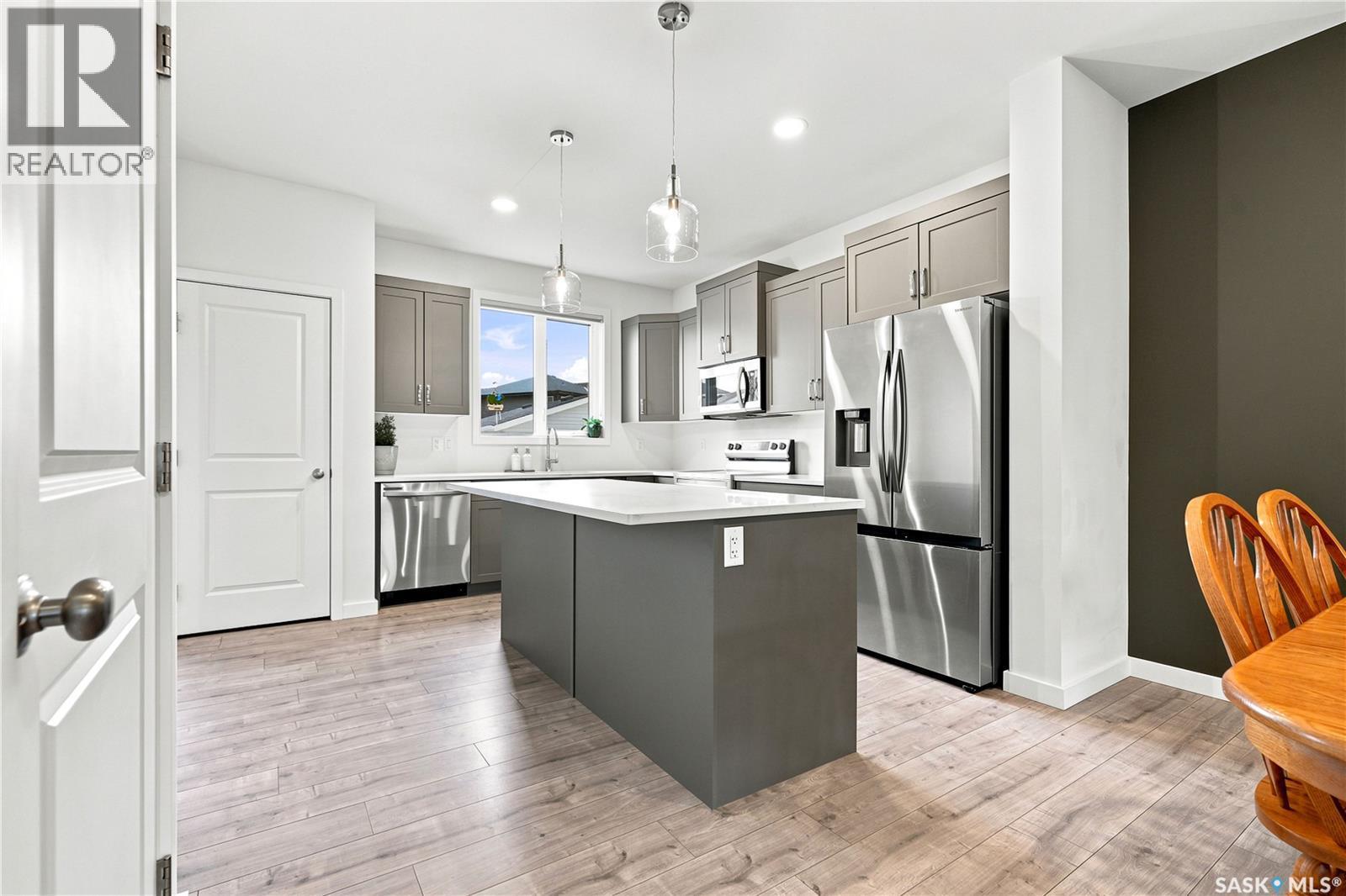 1054 Brighton Gate, Saskatoon, SK - Indoor Photo Showing Kitchen With Stainless Steel Kitchen With Upgraded Kitchen