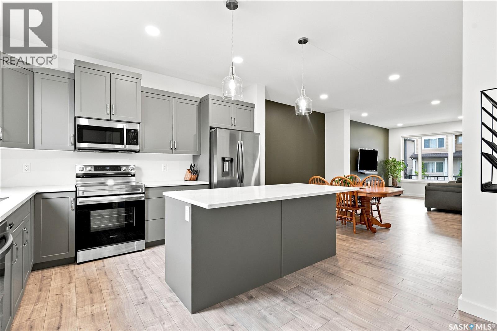 1054 Brighton Gate, Saskatoon, SK - Indoor Photo Showing Kitchen With Stainless Steel Kitchen With Upgraded Kitchen