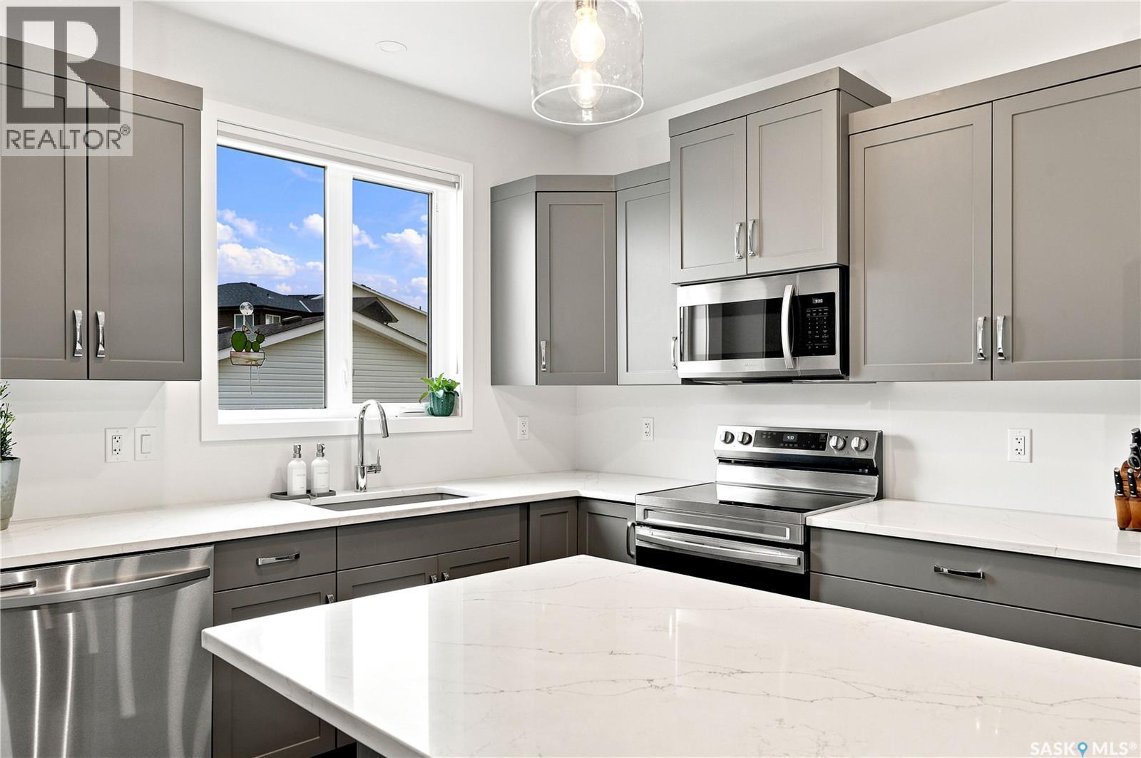 1054 Brighton Gate, Saskatoon, SK - Indoor Photo Showing Kitchen With Stainless Steel Kitchen With Upgraded Kitchen