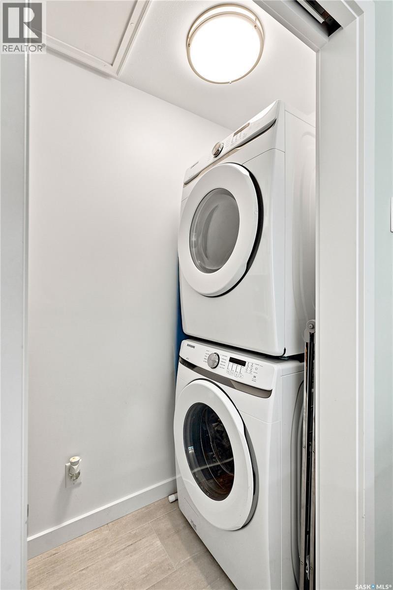 1054 Brighton Gate, Saskatoon, SK - Indoor Photo Showing Laundry Room